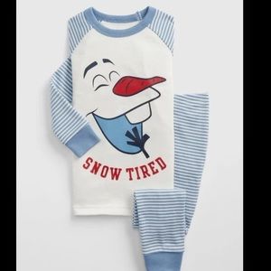 NWT Gap Disney Olaf pj set 2t